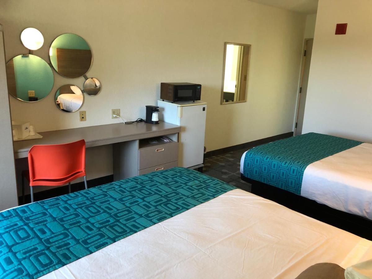 Queen Room with Two Queen Beds - Non-Smoking at Red Lion Inn & Suites Elk Grove Village