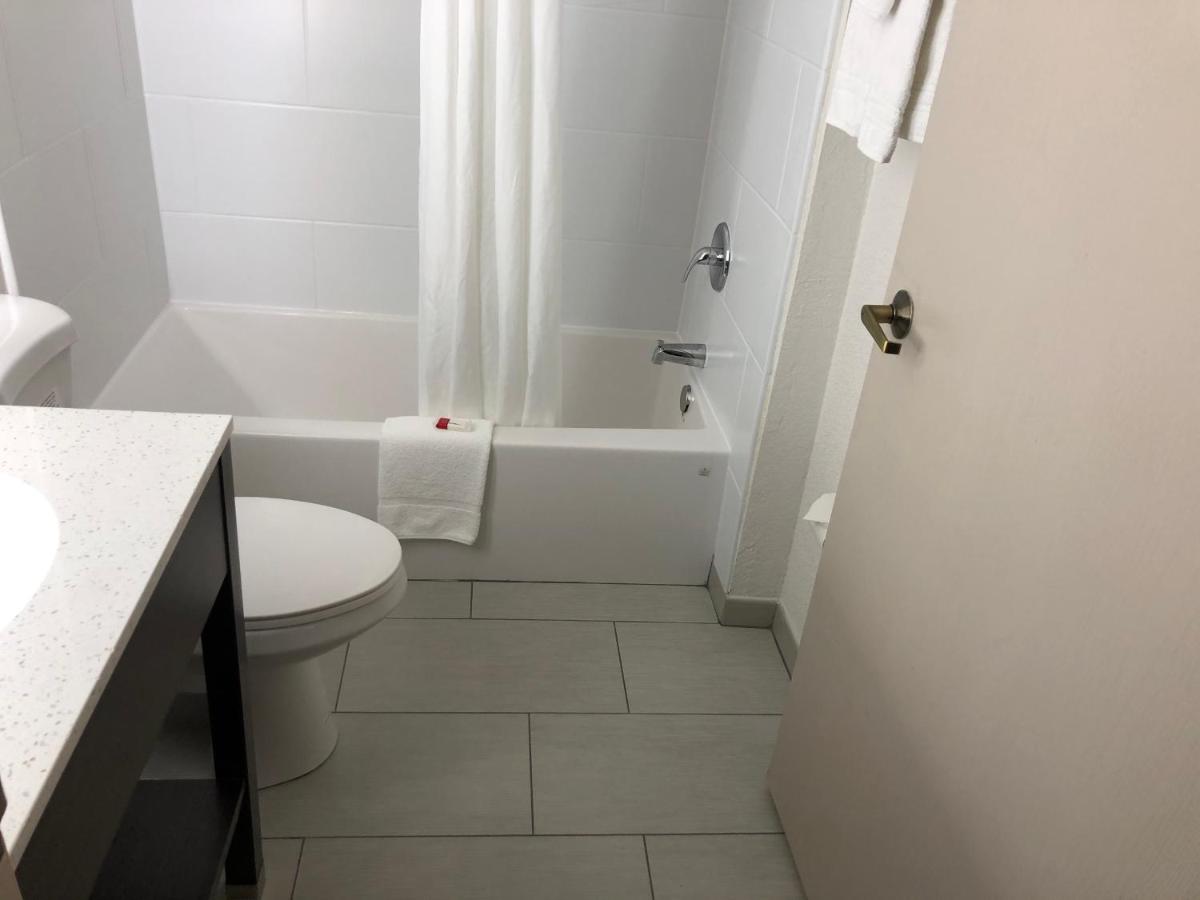 Queen Room with Two Queen Beds - Non-Smoking at Red Lion Inn & Suites Elk Grove Village