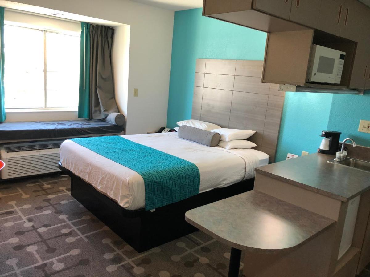 Queen Studio Suite - Non-Smoking at Red Lion Inn & Suites Elk Grove Village