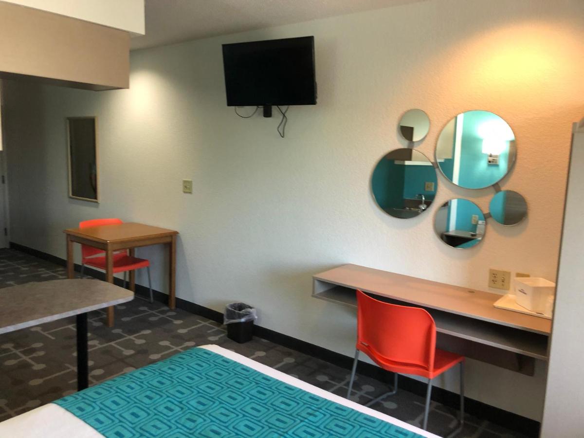 Queen Studio Suite - Non-Smoking at Red Lion Inn & Suites Elk Grove Village