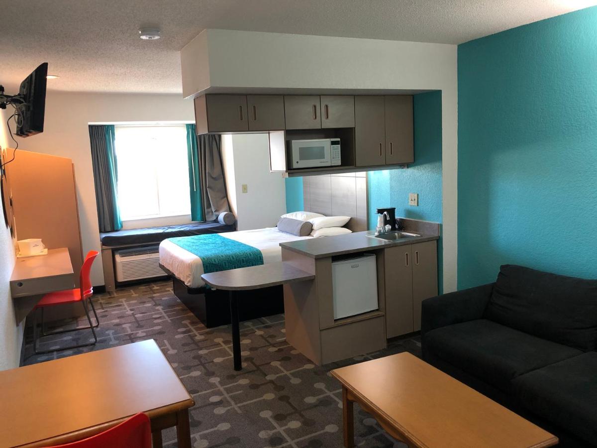 Queen Studio Suite - Non-Smoking at Red Lion Inn & Suites Elk Grove Village