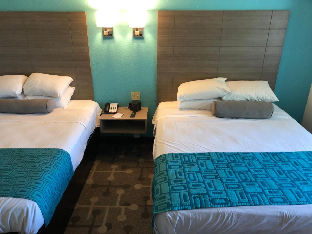 Queen Room with Two Queen Beds - Non-Smoking at Red Lion Inn & Suites Elk Grove Village