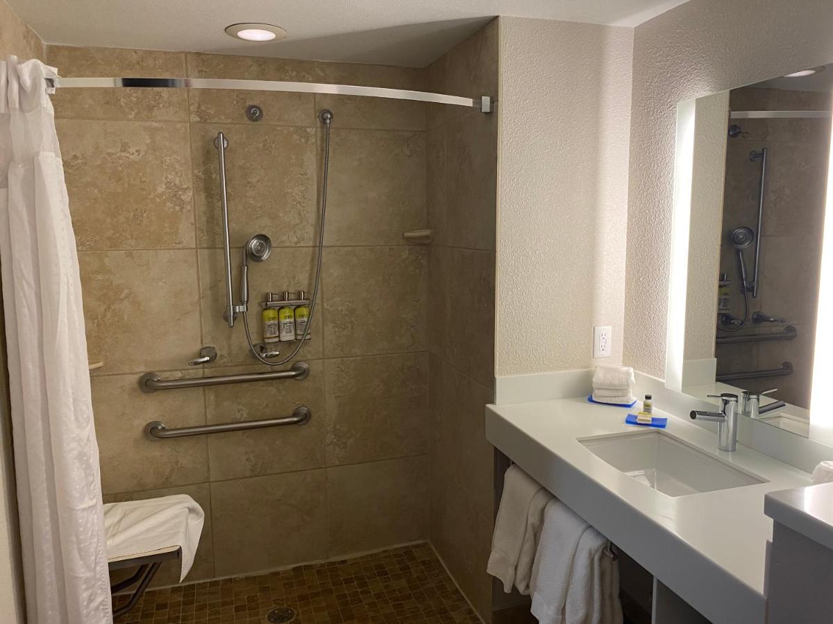 King Room - Mobility Access/Roll in Shower - Non-Smoking at Holiday Inn Express & Suites Albuquerque Historic Old Town by IHG