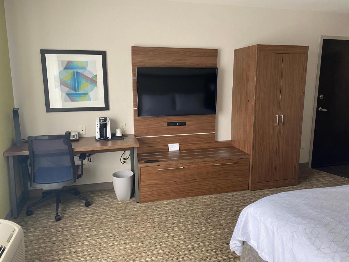 King Room - Mobility Access/Roll in Shower - Non-Smoking at Holiday Inn Express & Suites Albuquerque Historic Old Town by IHG