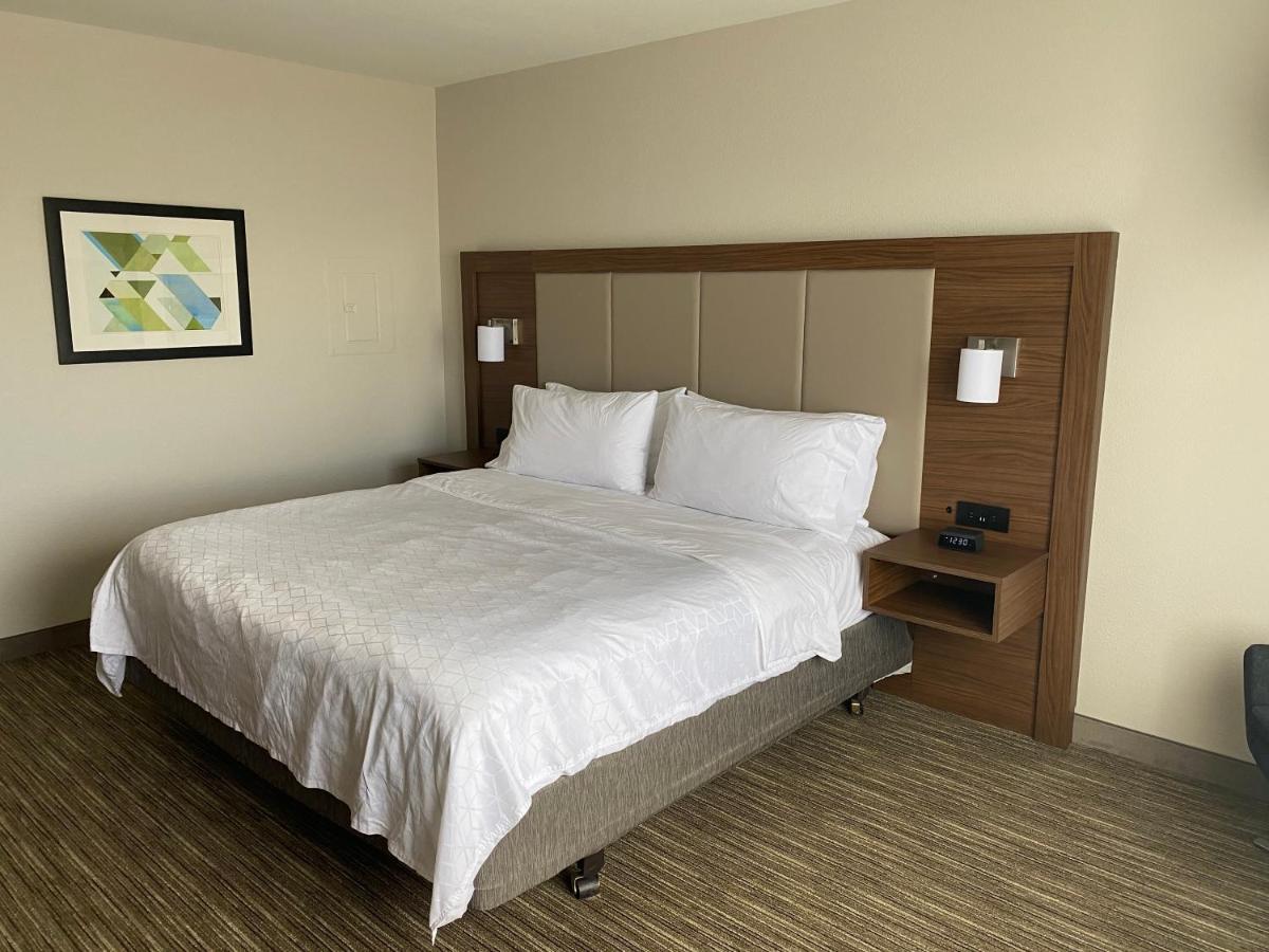 Standard Room at Holiday Inn Express & Suites Albuquerque Historic Old Town by IHG