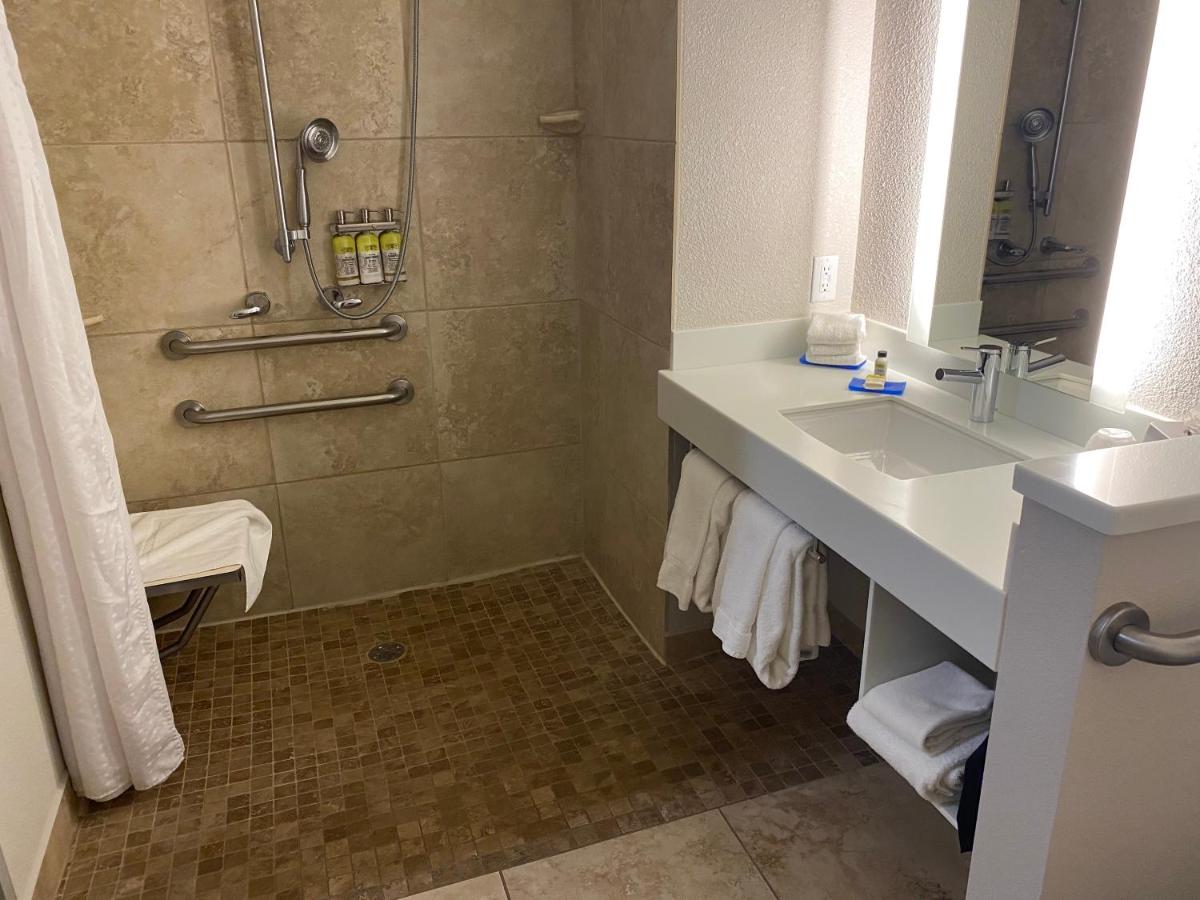 King Room - Mobility Access/Roll in Shower - Non-Smoking at Holiday Inn Express & Suites Albuquerque Historic Old Town by IHG