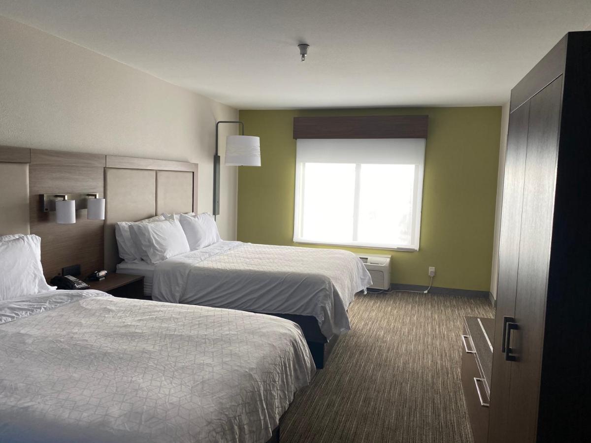 Queen Suite with Two Queen Beds and Spa Bath at Holiday Inn Express & Suites Albuquerque Historic Old Town by IHG