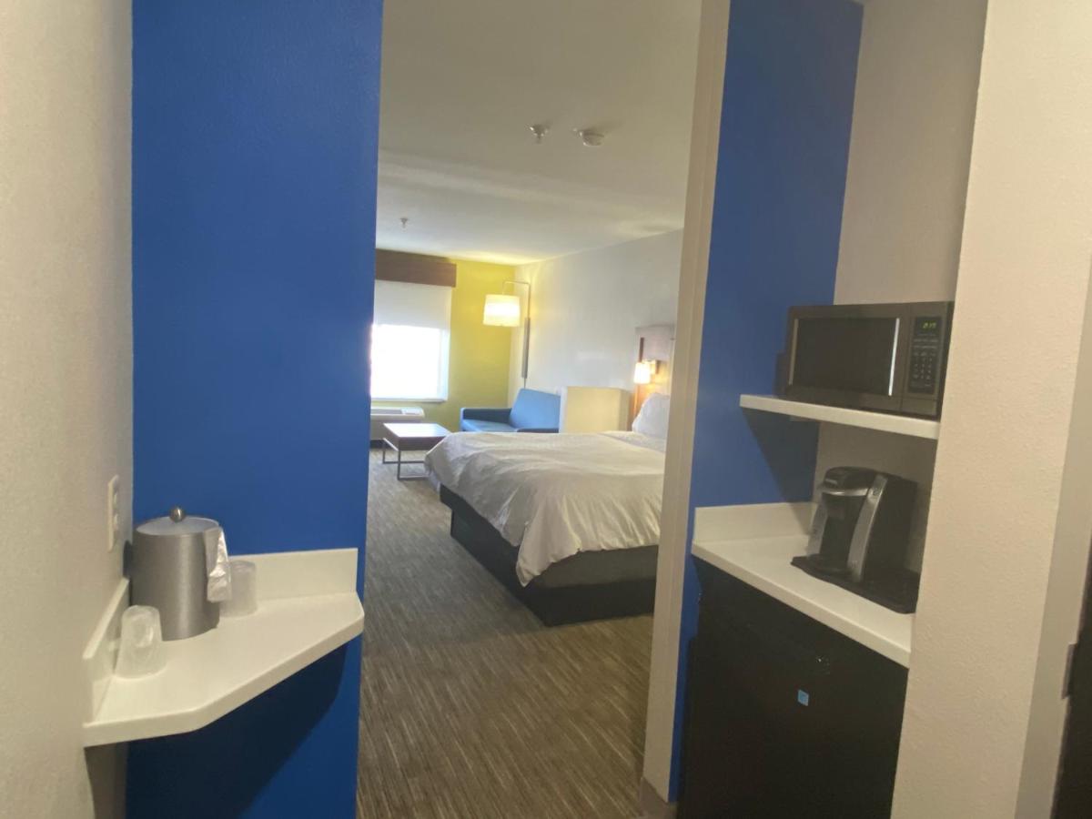 King Suite at Holiday Inn Express & Suites Albuquerque Historic Old Town by IHG