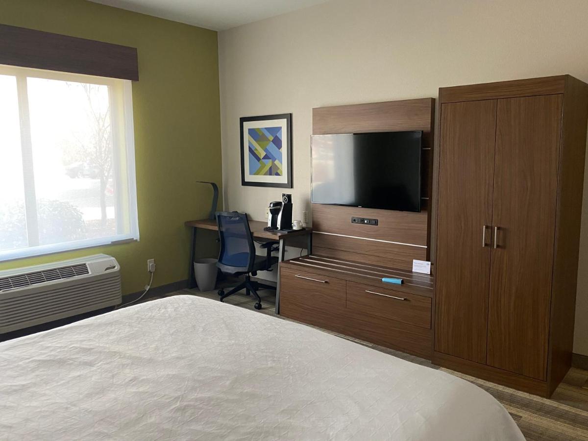 King Room - Pet Friendly - Non-Smoking at Holiday Inn Express & Suites Albuquerque Historic Old Town by IHG
