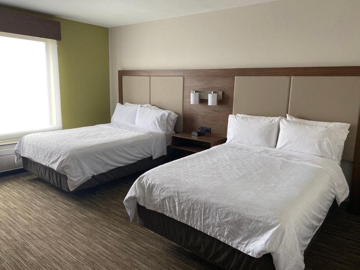 Deluxe Twin Room at Holiday Inn Express & Suites Albuquerque Historic Old Town by IHG