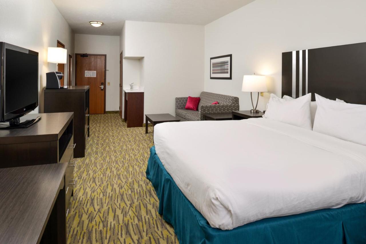 King Room with Sofa Bed at Holiday Inn Express & Suites Omaha West by IHG