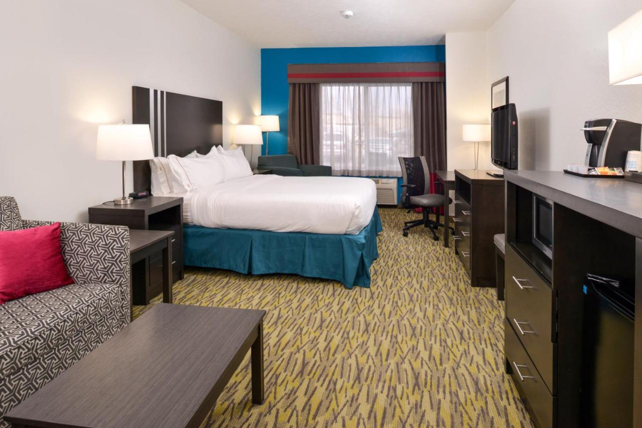 King Room with Sofa Bed at Holiday Inn Express & Suites Omaha West by IHG