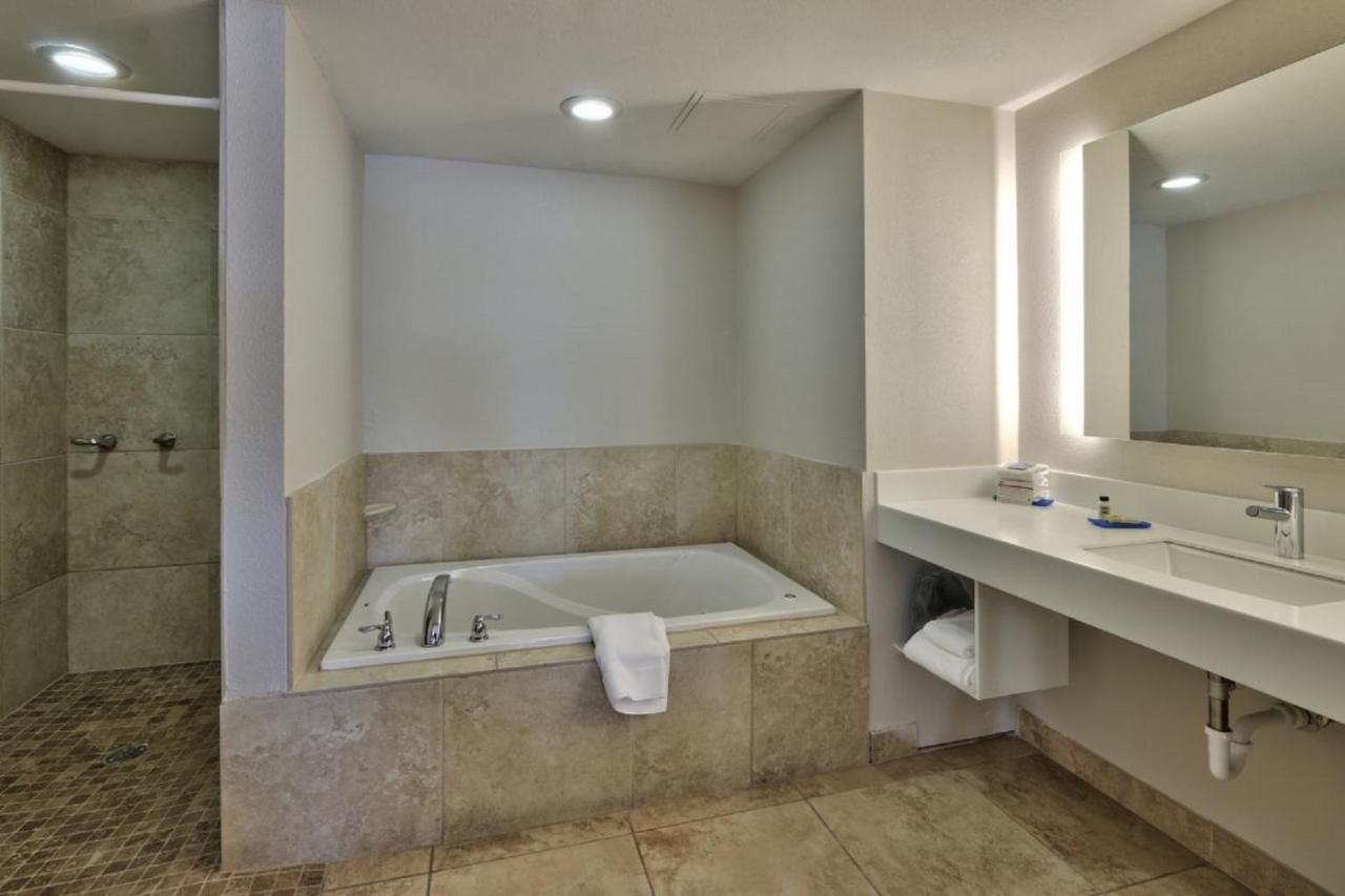 Queen Suite with Two Queen Beds and Spa Bath at Holiday Inn Express & Suites Albuquerque Historic Old Town by IHG