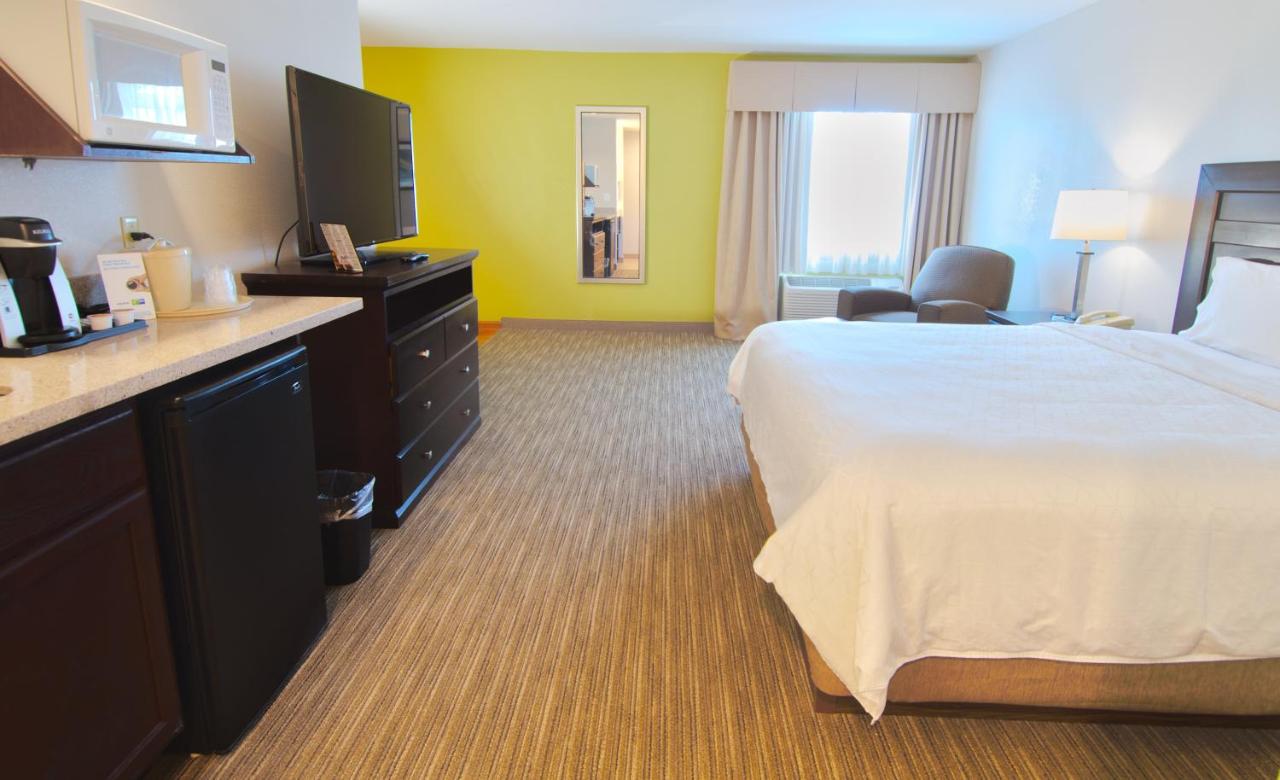  | Holiday Inn Express Hotel & Suites Chicago - Libertyville