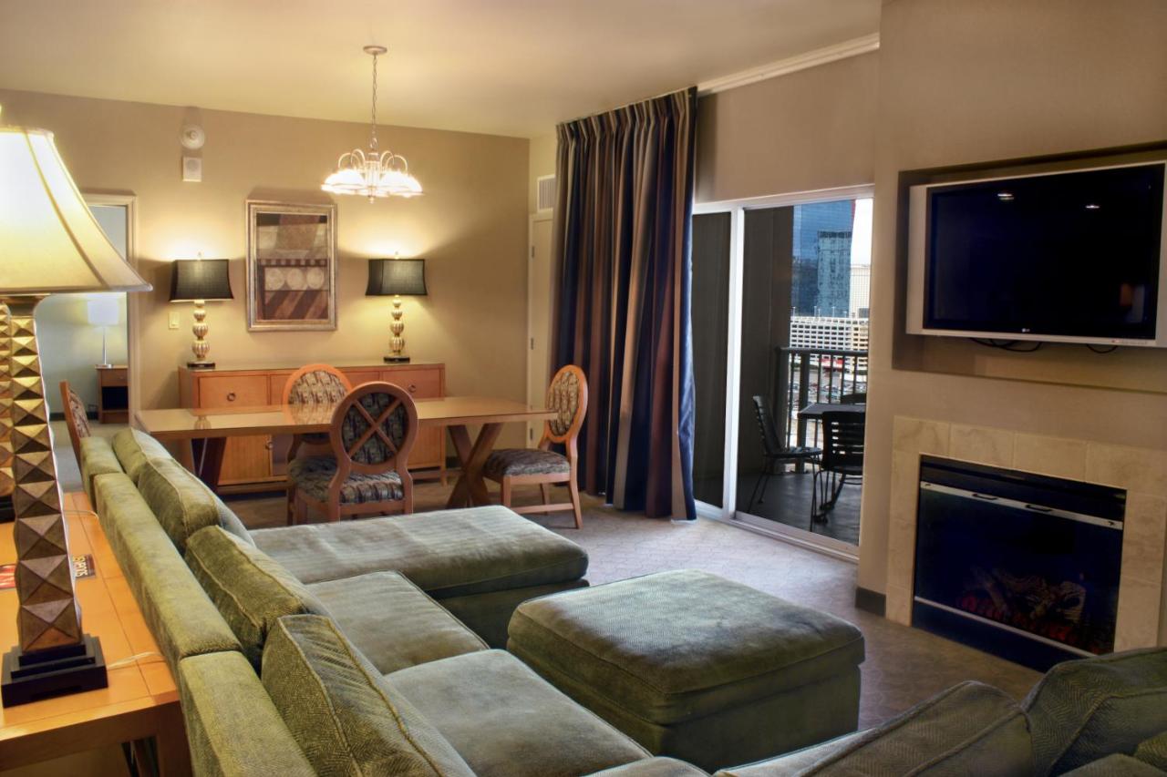 Two-Bedroom Suite at Platinum Hotel