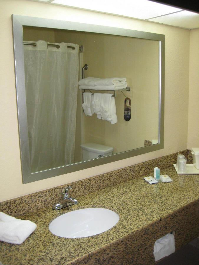 King Suite - Smoking at Quality Inn & Suites Little Rock West