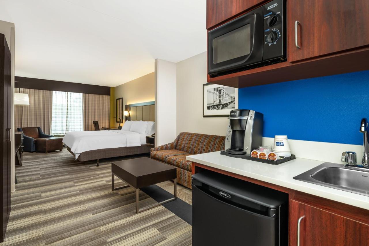 Deluxe Suite - Hearing Accessible - Non-Smoking at Holiday Inn Express Hotel & Suites Florence I-95 at Hwy 327, an IHG Hotel
