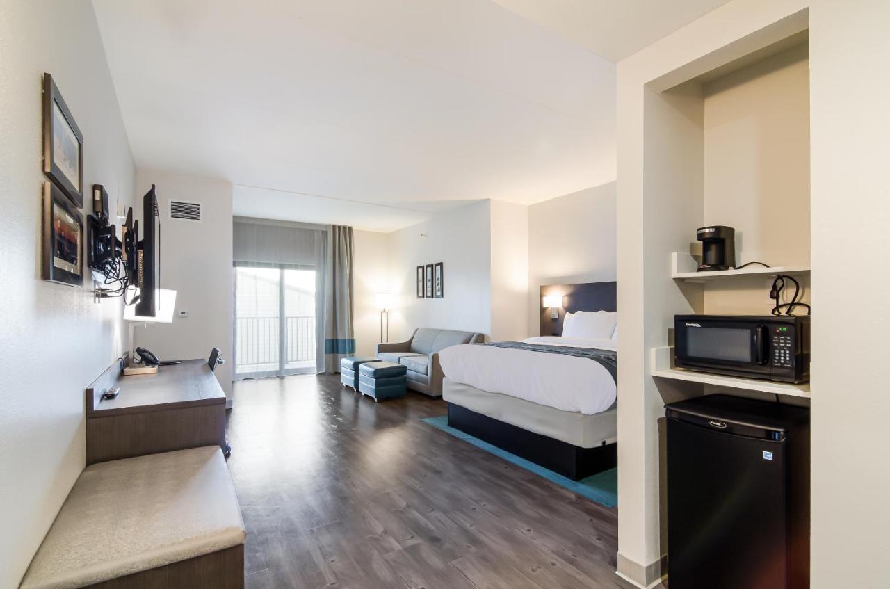 King Suite No Pets Allowed - Accessible/Non-Smoking at Comfort Inn & Suites Gulf Shores East Beach near Gulf State Park