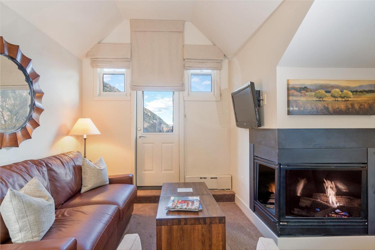 Two-Bedroom Apartment at Hotel Columbia