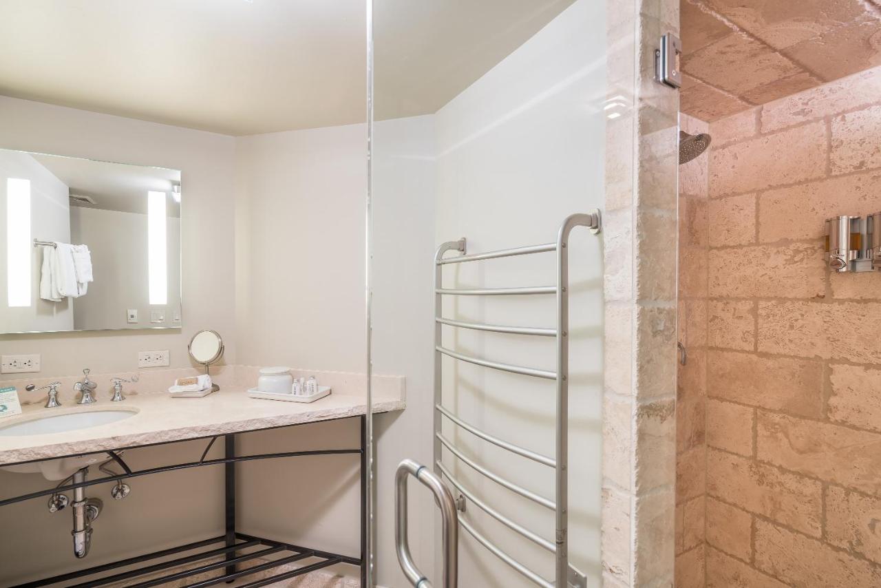Two-Bedroom Apartment at Hotel Columbia