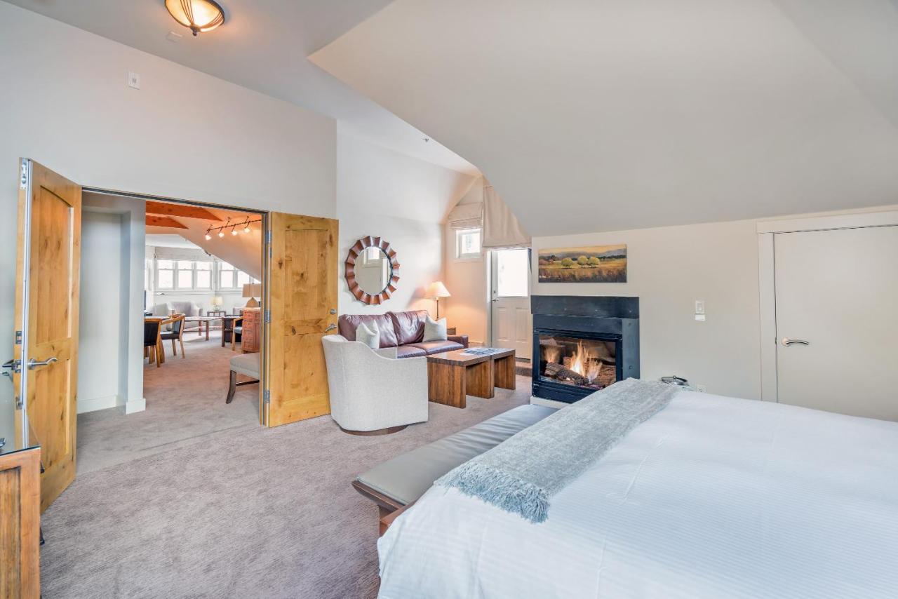 Two-Bedroom Apartment at Hotel Columbia