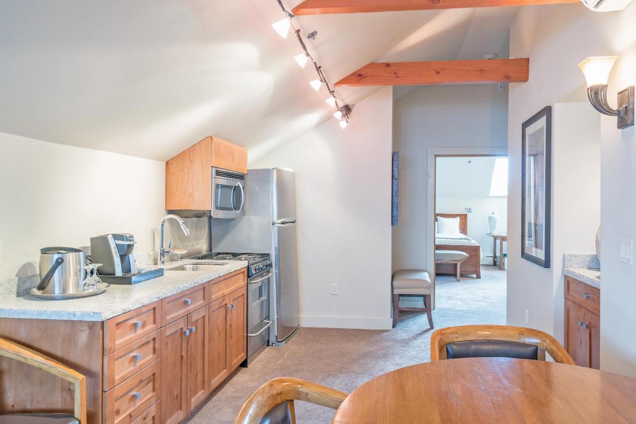 Two-Bedroom Apartment at Hotel Columbia
