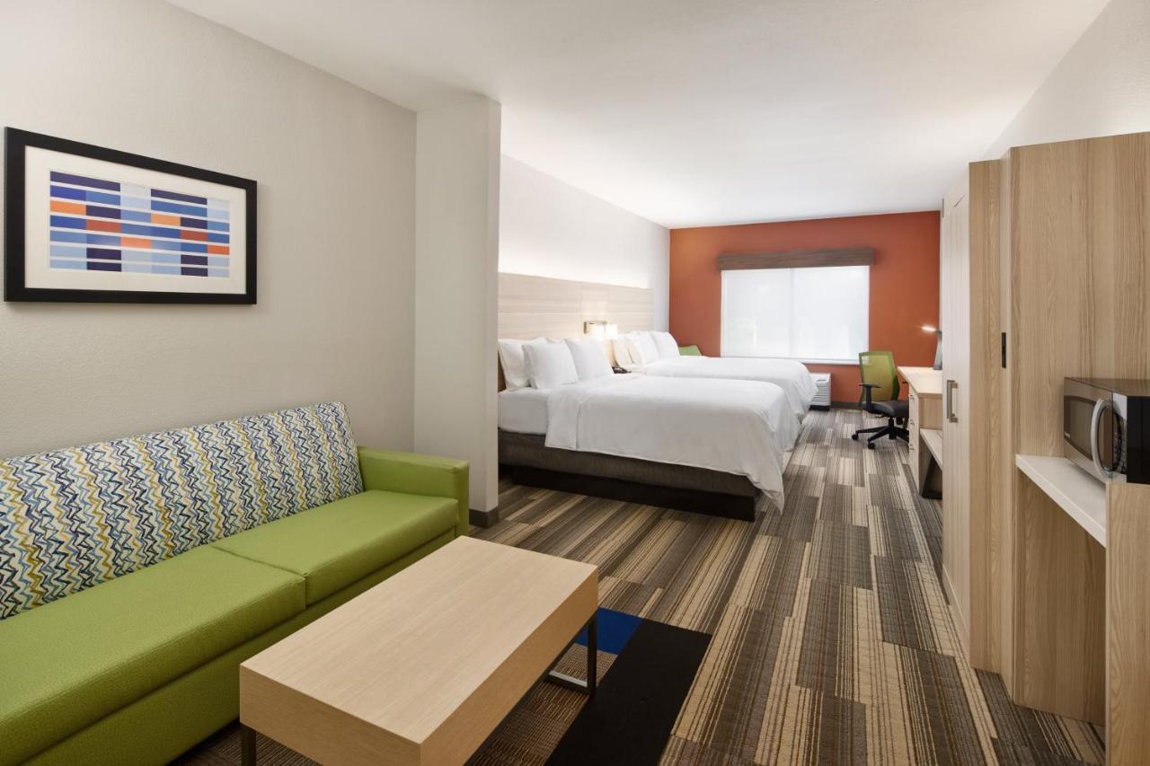 Suite - Disability Access at Holiday Inn Express & Suites Salem by IHG