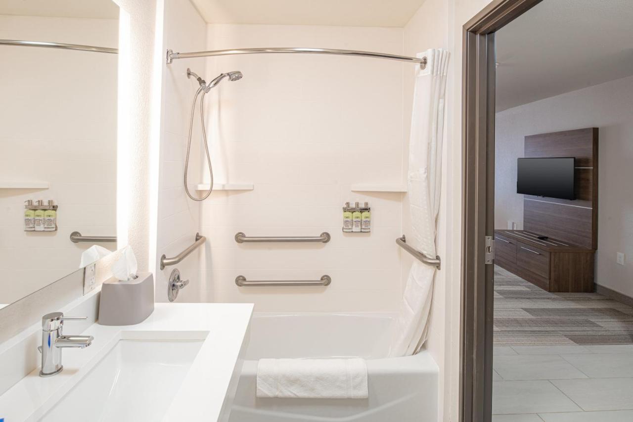Queen Studio - Disability Access at Holiday Inn Express & Suites N Waco Area - West, an IHG Hotel