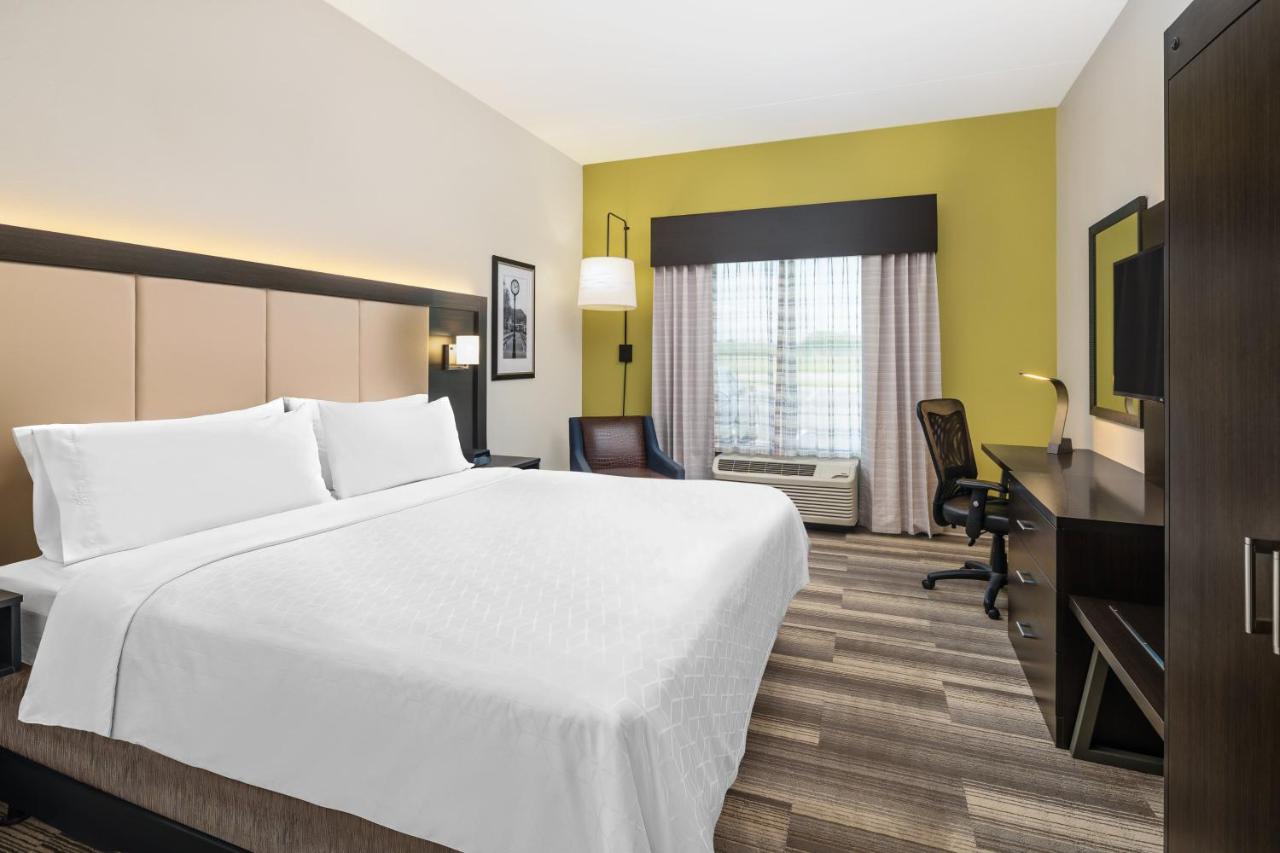 King Room with One King Bed and Mobility Accessible Tub - Non-Smoking at Holiday Inn Express Hotel & Suites Florence I-95 at Hwy 327, an IHG Hotel