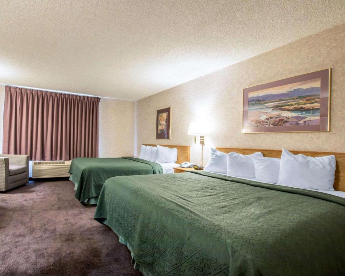 Queen Room with Two Queen Beds and Tub - Accessible/Non-Smoking at Quality Suites San Diego Otay Mesa