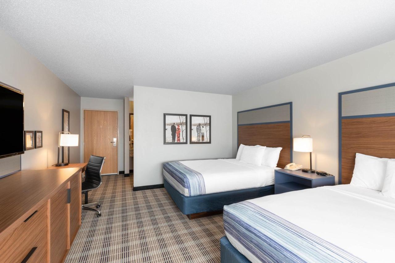 Deluxe Queen Room - Mobility Access/Non-Smoking at AmericInn by Wyndham Jackson