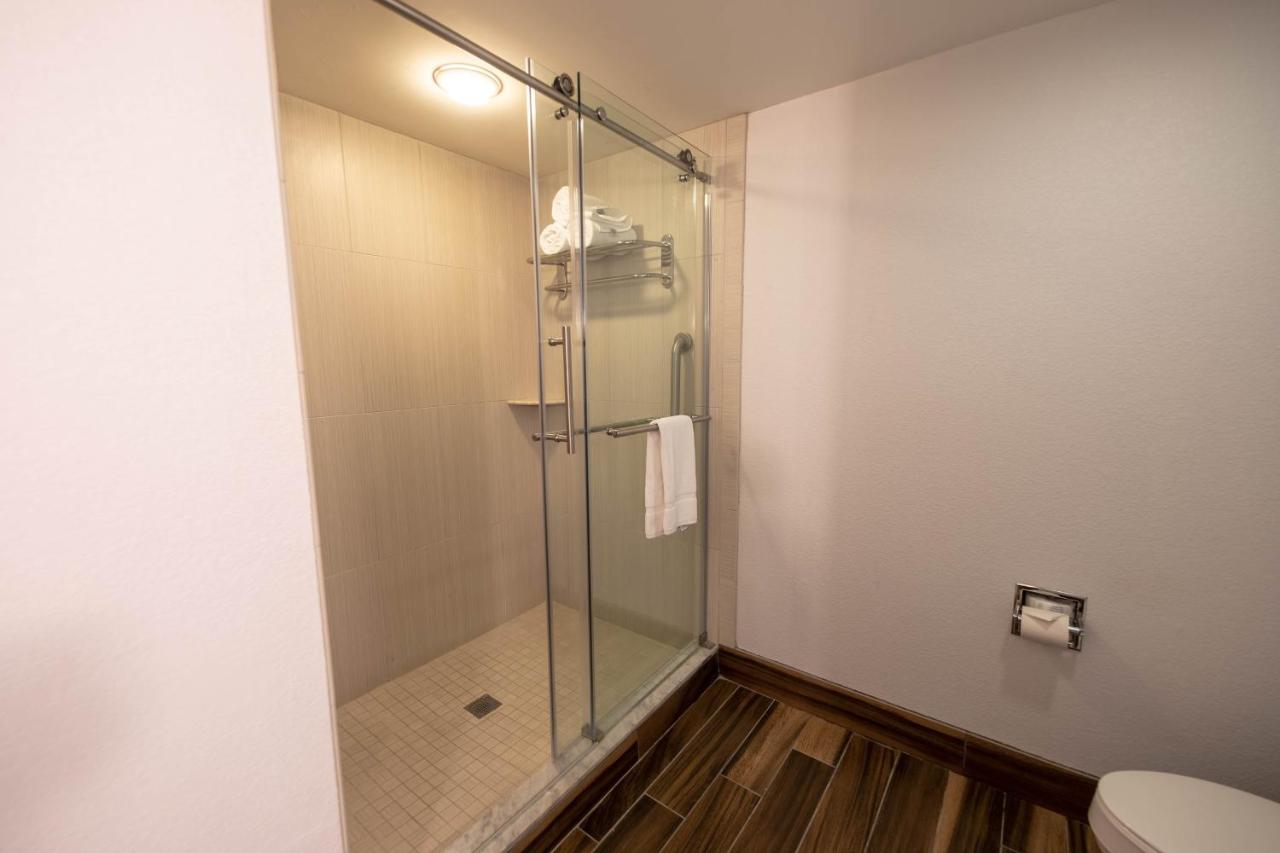 King Room - Non-Smoking at Holiday Inn Manahawkin/Long Beach Island, an IHG Hotel