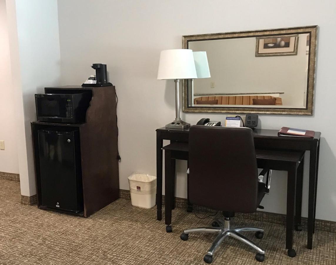 King Suite - Accessible/Non-Smoking at Comfort Suites Bay City East