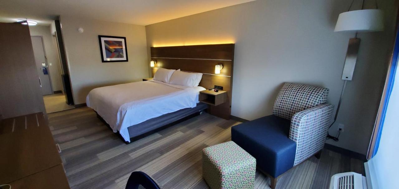 King Room - Non-Smoking at Holiday Inn Express Hotel and Suites Kinston by IHG