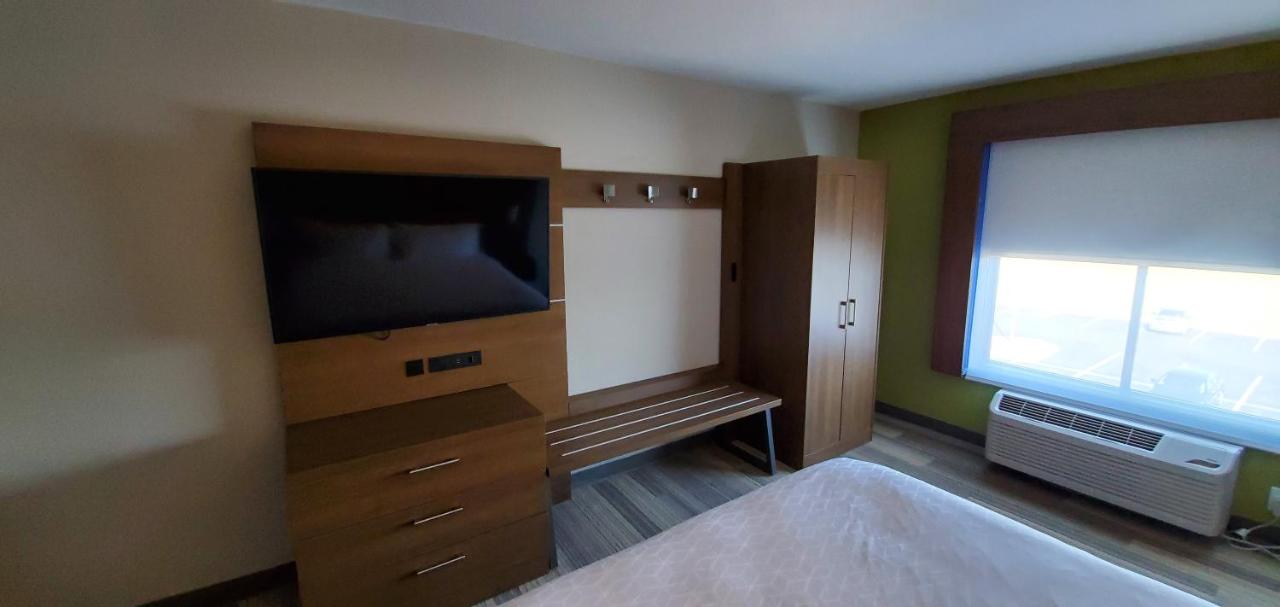 King Room - Non-Smoking at Holiday Inn Express Hotel and Suites Kinston by IHG