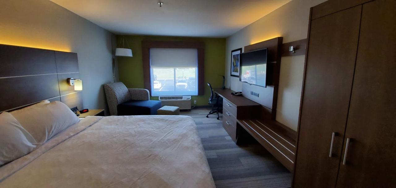 King Room - Non-Smoking at Holiday Inn Express Hotel and Suites Kinston by IHG