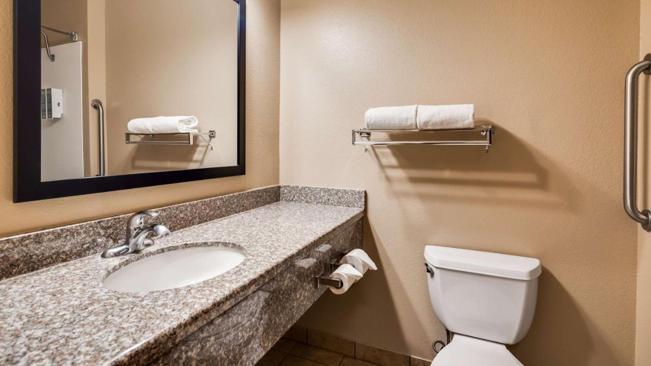 King Suite with Sofa Bed at Best Western El-quartelejo Inn & Suites