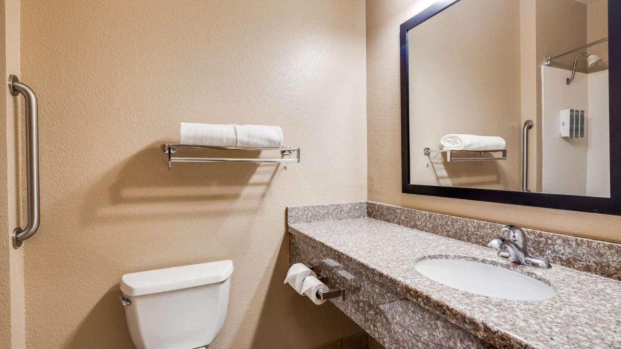 King Suite with Sofa Bed at Best Western El-quartelejo Inn & Suites