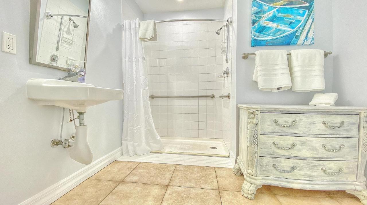 One-Bedroom Apartment at Madeira Bay Resort
