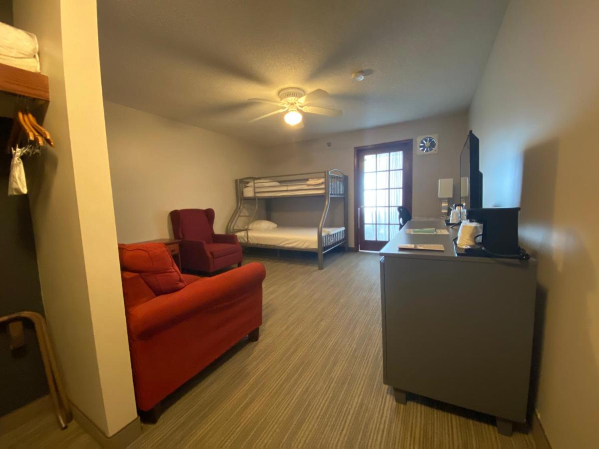 Premium King Suite with Bunk Beds - Non-Smoking at Country Inn & Suites by Radisson, Elk River, MN