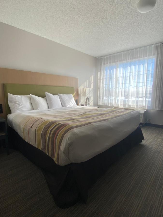 Premium King Suite with Bunk Beds - Non-Smoking at Country Inn & Suites by Radisson, Elk River, MN