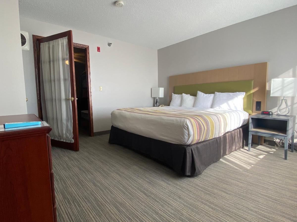 Premium King Suite with Bunk Beds - Non-Smoking at Country Inn & Suites by Radisson, Elk River, MN