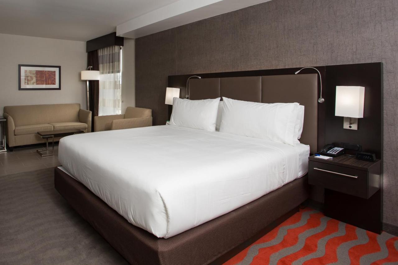 One-Bedroom Suite - Mobility Access Roll in Shower/Non-Smoking at Holiday Inn Express Springfield Downtown, an IHG Hotel