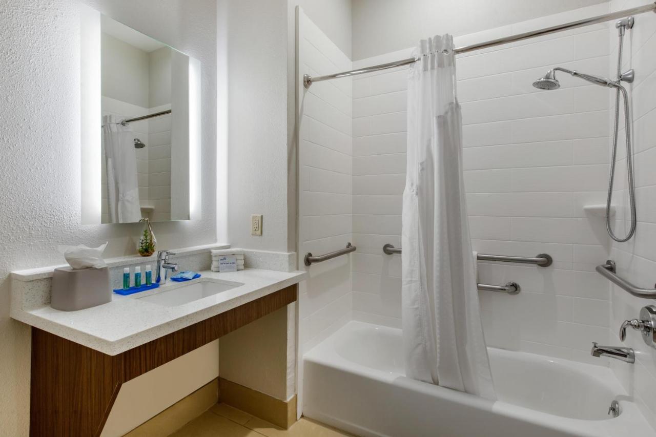  | Holiday Inn Express Hotel & Suites Houston-Alvin