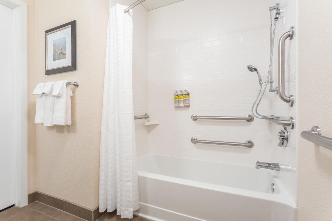 King Room - Mobility Access Tub/Non-Smoking at Candlewood Suites Eau Claire I-94, an IHG Hotel