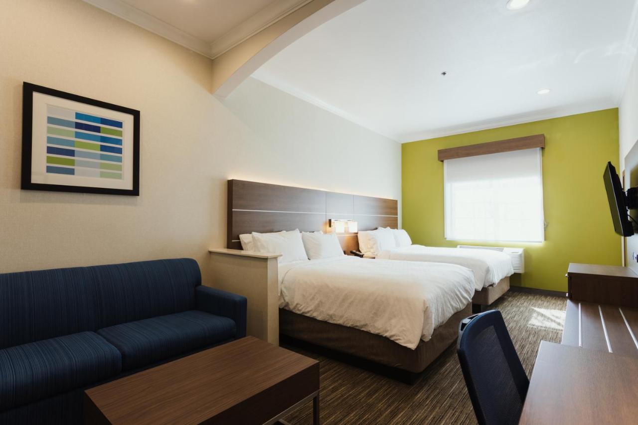 Queen Suite with Sofa Bed - Disability Access Hearing Accessible at Holiday Inn Express & Suites Davis - University Area by IHG
