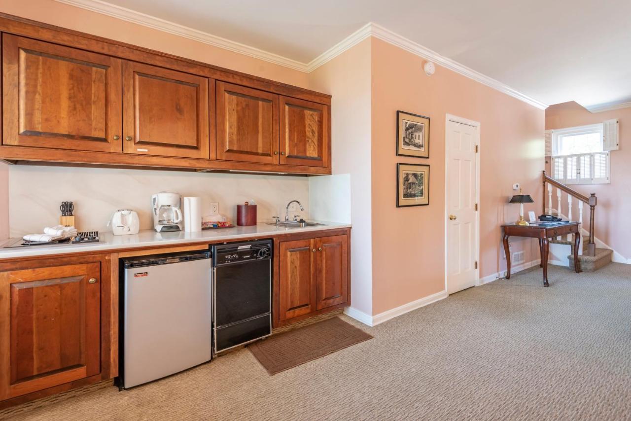 One-Bedroom Suite at Century Suites Hotel