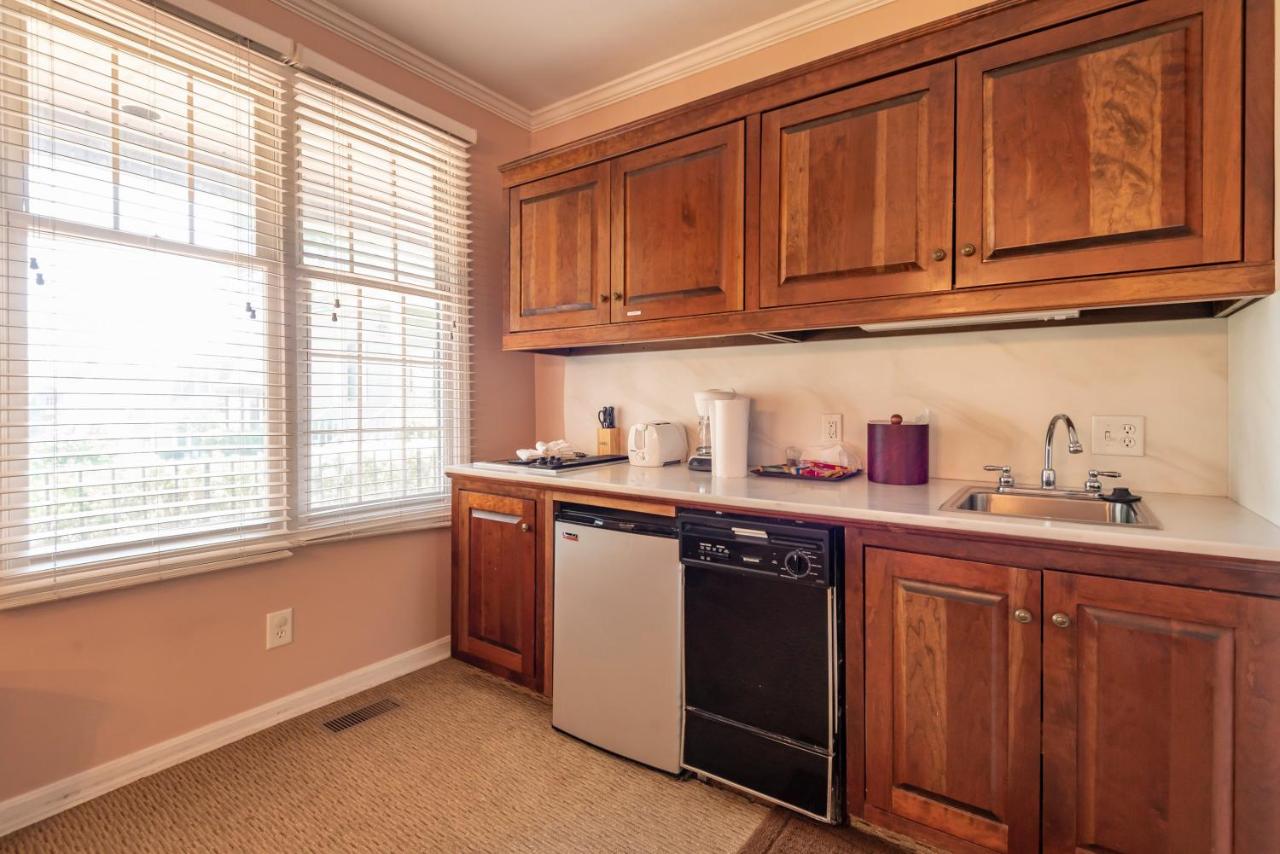 One-Bedroom Suite at Century Suites Hotel