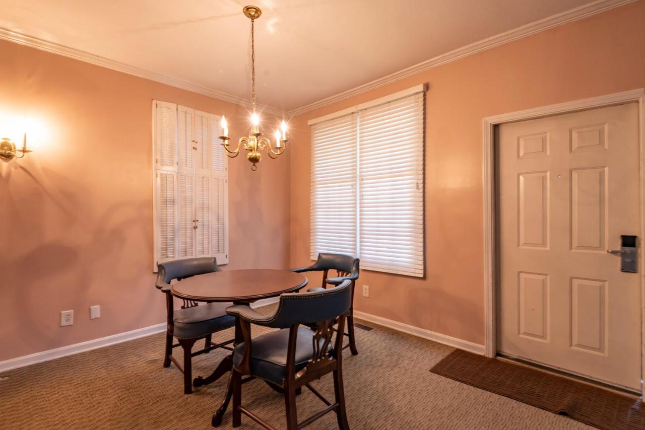 One-Bedroom Suite at Century Suites Hotel