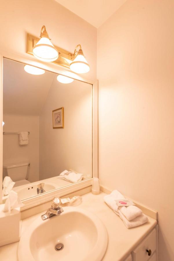 One-Bedroom Suite at Century Suites Hotel
